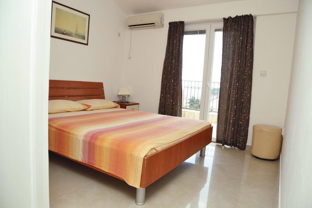 Apartmani Irena Petrovac Екстер'єр фото